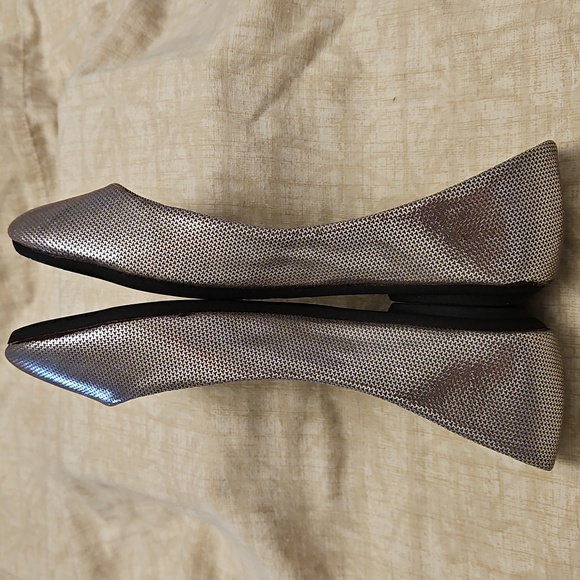 🔴SALE Steve Madden Heaven Metallic Silver flats, size 7.5 - Picture 4 of 8